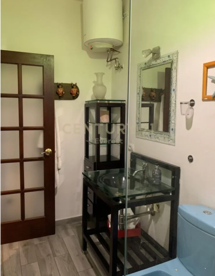Tirane, jepet me qera apartament 1+1 Kati 2, 71 m² 500 € (spitali gjerman)
