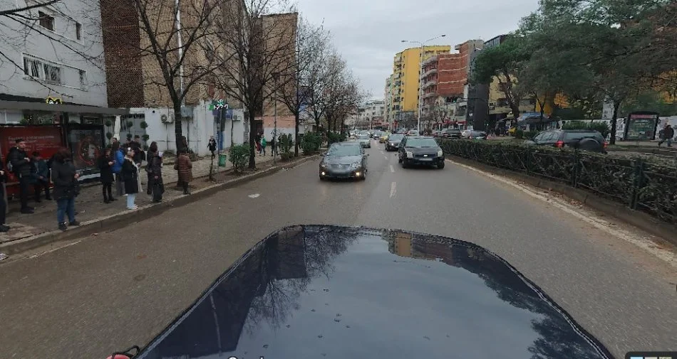 Tirane, jepet me qera dyqan Kati 0, 80 m² 2.600 € (Muhamed Gjollesha)