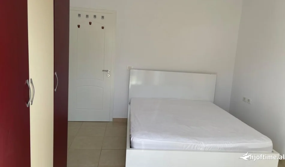 Tirane, jepet me qera apartament 1+1+Ballkon Kati 1, 70 m² 40.000 leke (Vilat gjermane)