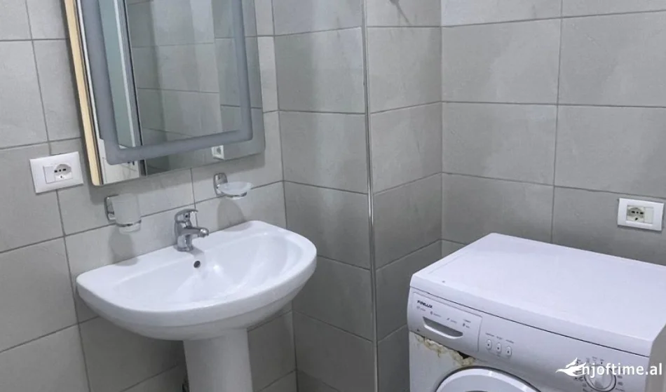 Tirane, jepet me qera apartament 1+1+Ballkon Kati 1, 70 m² 40.000 leke (Vilat gjermane)