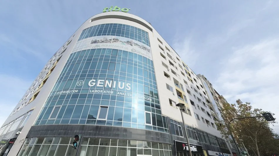 Tirane, jepet me qera zyre Kati 3, 109 m² 800 € (Rruga e kavajes)