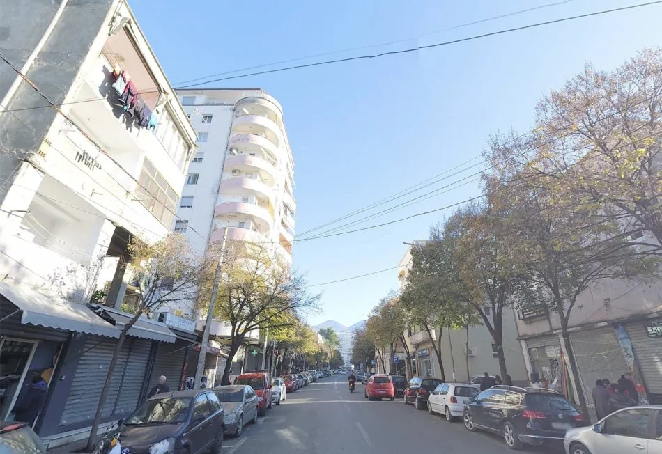 Tirane, shitet 1+1+Ballkon Kati 4, 59 m² 180.000 € (Rruga Fortuzi)