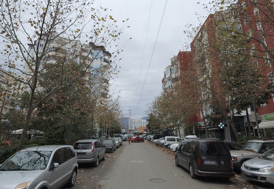 Tirane, shitet dyqan Kati 0, 33 m² 97.000 € (Don Bosko)
