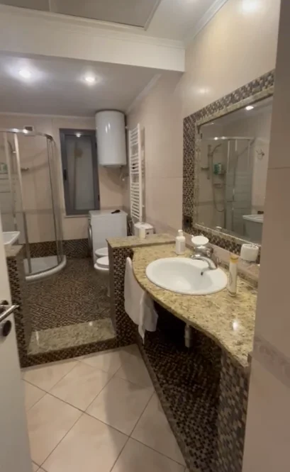 Tirane, jepet me qera apartament 2+1 Kati 7, 1.500 € (9 KATESHET)