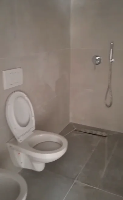 Tirane, jepet me qera zyre Kati 4, 95 m² 60.000 € (LIQENI I THATE)