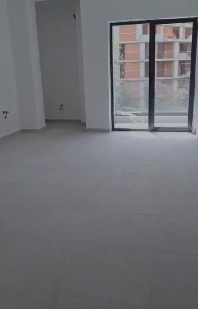 Tirane, jepet me qera zyre Kati 4, 95 m² 60.000 € (LIQENI I THATE)