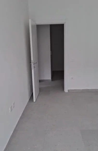 Tirane, jepet me qera zyre Kati 4, 95 m² 60.000 € (LIQENI I THATE)