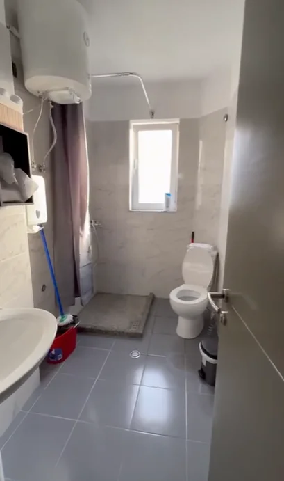 Tirane, jepet me qera apartament 2+1 Kati 3, 60 m² 450 € (LAPRAKE)