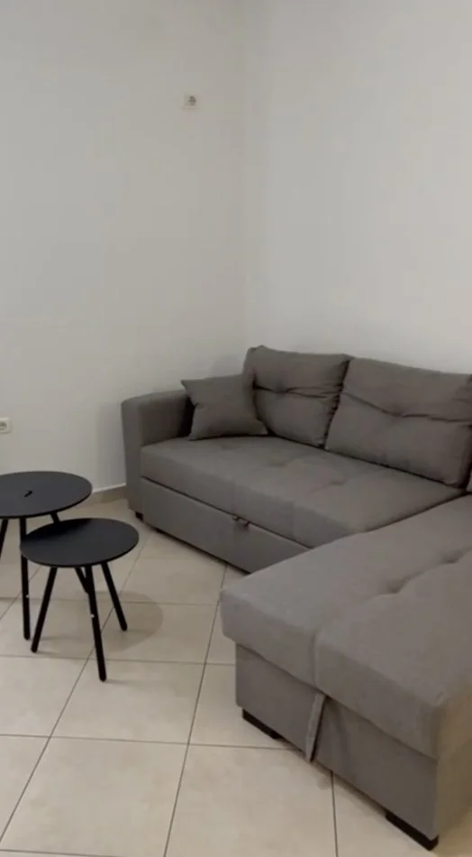 Tirane, jepet me qera apartament 2+1+Ballkon Kati 4, 97 m² 500 € (Unaza e Re)