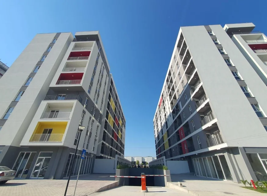 Tirane, shitet apartament 1+1+Ballkon Kati 4, 54 m² 65.000 € (Univers City)