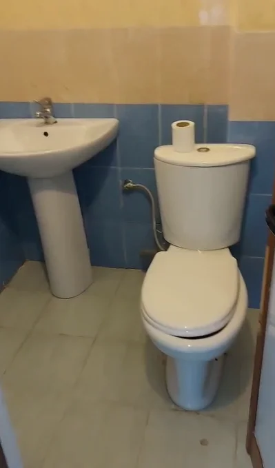 Tirane, jepet me qera dyqan , 40 m² 400 € (PAZARI I RI)