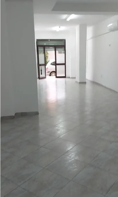 Tirane, jepet me qera dyqan , 40 m² 400 € (PAZARI I RI)