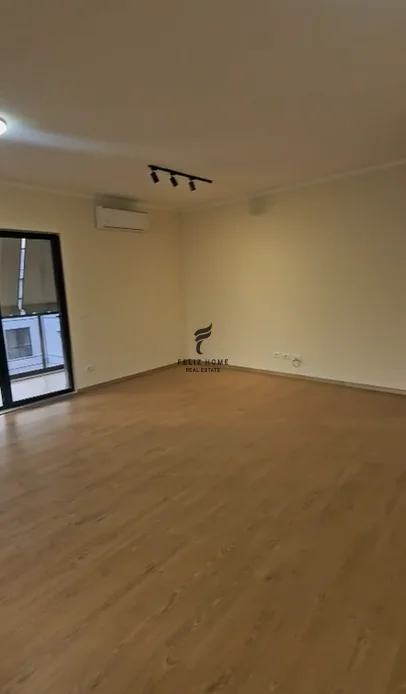 Tirane, jepet me qera zyre Kati 6, 122 m² 400 € (5 MAJI)