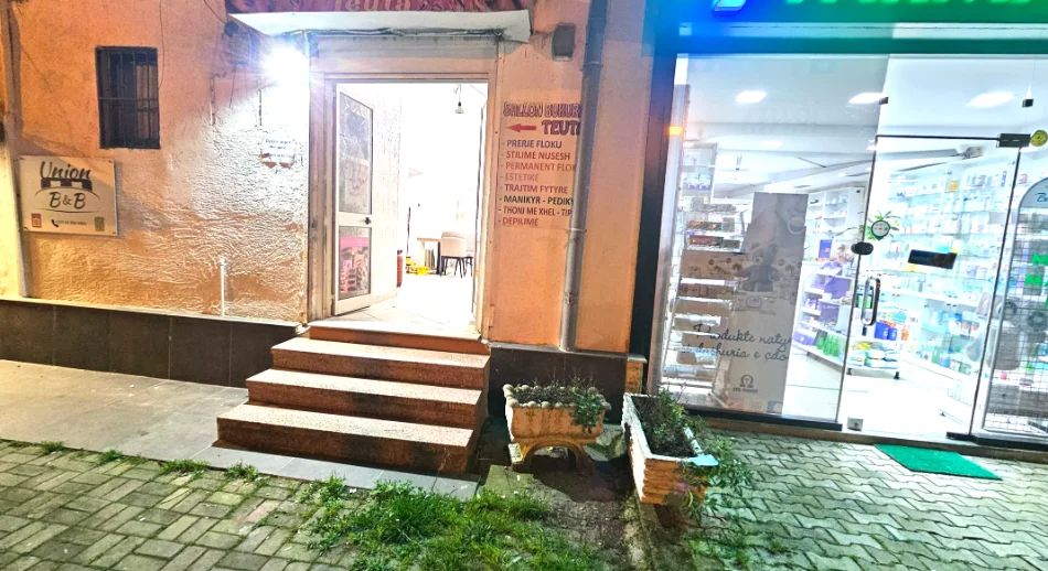 Tirane, jepet me qera dyqan Kati 0, 50 m² 500 € (rr. Sander Prosi, Mozaiku Tiranes)