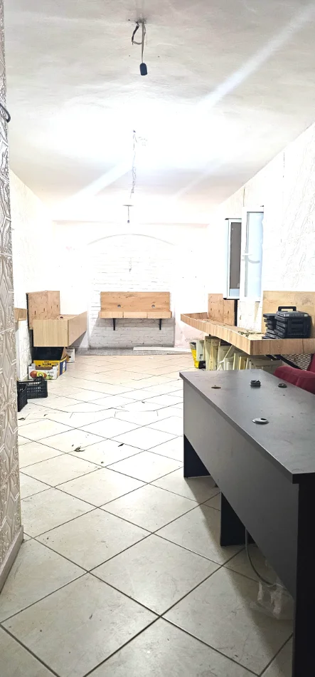 Tirane, jepet me qera dyqan Kati 0, 50 m² 500 € (rr. Sander Prosi, Mozaiku Tiranes)