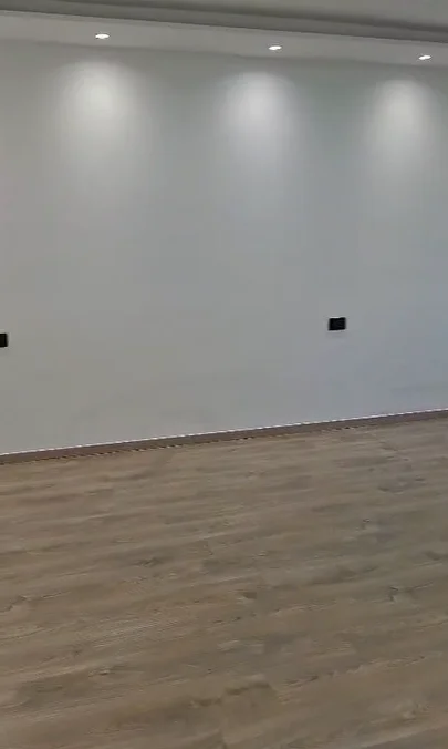 Tirane, jepet me qera zyre Kati 1, 50 m² 750 € (SHESHI WILLSON)