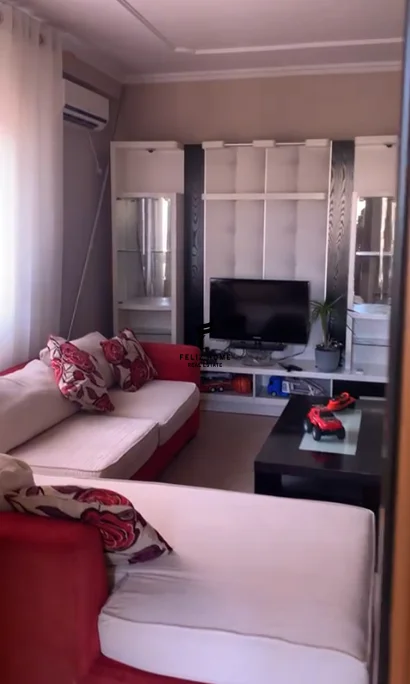 Tirane, jepet me qera apartament 1+1 Kati 5, 65 m² 600 € (RRUGA E DURRESIT)