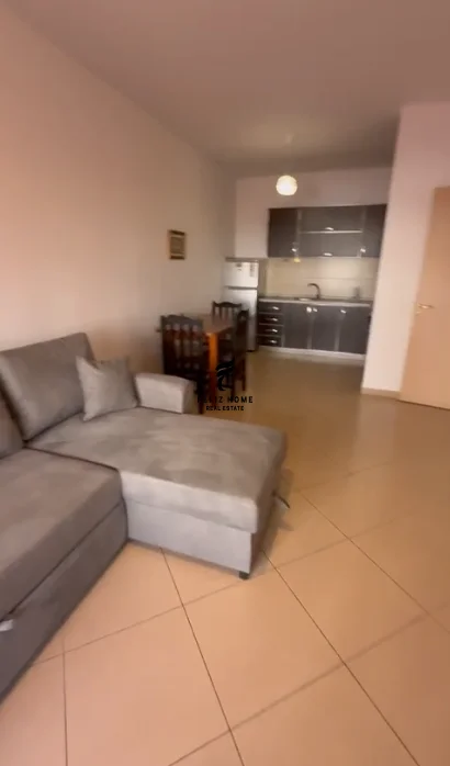 Tirane, jepet me qera apartament 1+1 Kati 1, 70 m² 420 € (YZBERISHT)