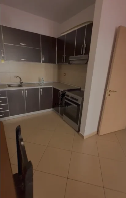 Tirane, jepet me qera apartament 1+1 Kati 1, 70 m² 420 € (YZBERISHT)