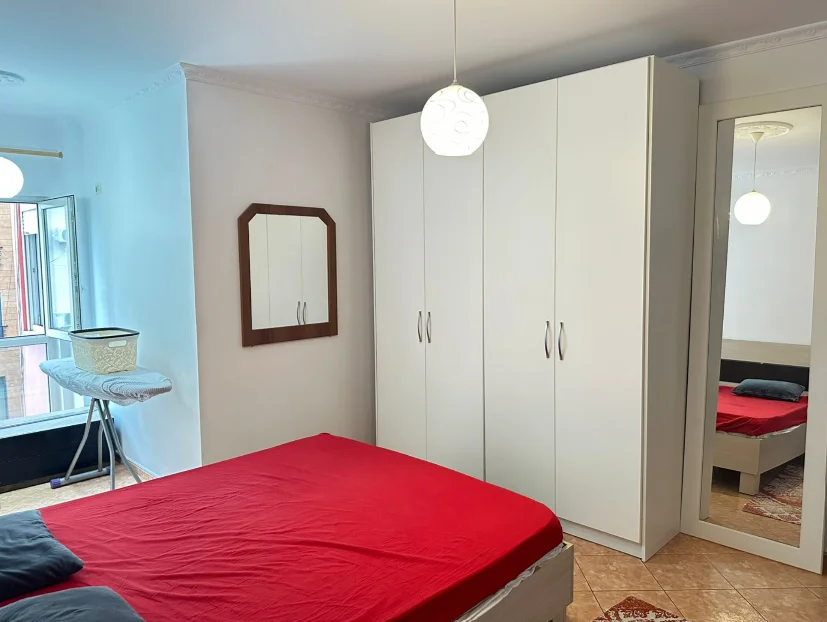 Tirane, jepet me qera apartament 2+1 Kati 3, 120 m² 700 € (Zogu i Zi)