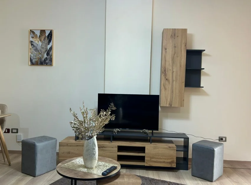 Tirane, jepet me qera apartament 1+1+Ballkon Kati 4, 65 m² 650 € (Prane Delijorgjit)