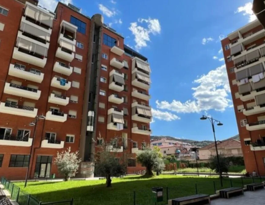 Tirane, shitet apartament 1+1+Ballkon Kati 12, 72 m² 160.000 € (Golden Park)