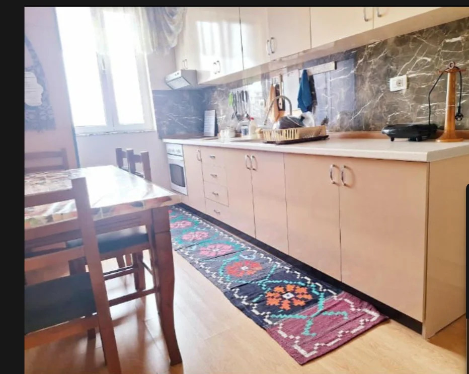 Tirane, jepet me qera apartament 1+1 Kati 5, 40 m² 290 € (Qender)
