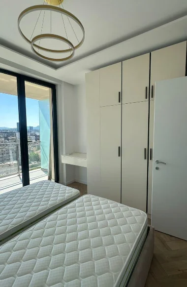 Tirane, jepet me qera apartament 2+1+Ballkon Kati 11, 110 m² 1.250 € (Golden Tower, Mine Peza)