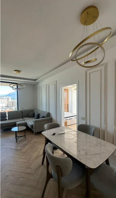 Tirane, jepet me qera apartament 2+1+Ballkon Kati 11, 110 m² 1.250 € (Golden Tower, Mine Peza)