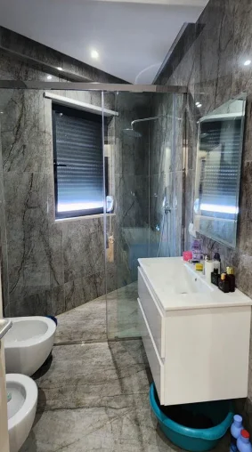 Tirane, shitet apartament 2+1+Ballkon Kati 3, 116 m² 350.000 € (Rruga e Durrësit)