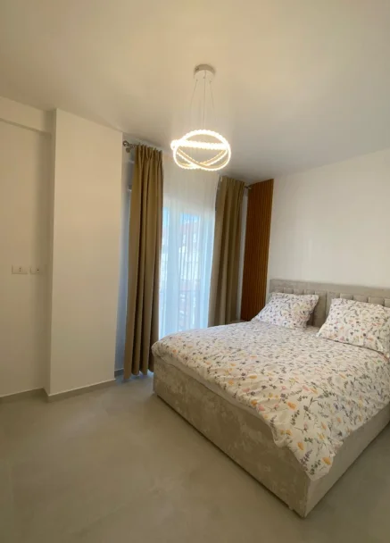 Tirane, jepet me qera apartament 2+1+Ballkon Kati 6, 98 m² 1.000 € (Pazari i Ri)