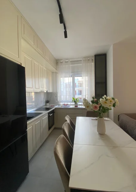 Tirane, jepet me qera apartament 2+1+Ballkon Kati 6, 98 m² 1.000 € (Pazari i Ri)