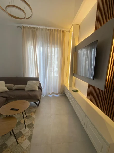 Tirane, jepet me qera apartament 2+1+Ballkon Kati 6, 98 m² 1.000 € (Pazari i Ri)