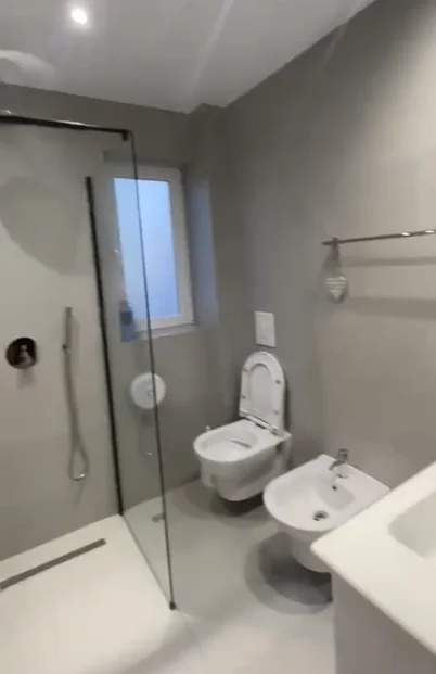 Tirane, jepet me qera apartament 1+1 Kati 3, 55 m² 550 € (MINISTRIA E DREJTESISE)