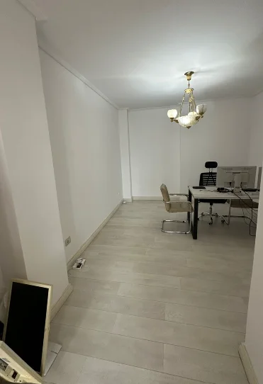 Tirane, jepet me qera zyre Kati 4, 90 m² 1.000 € 