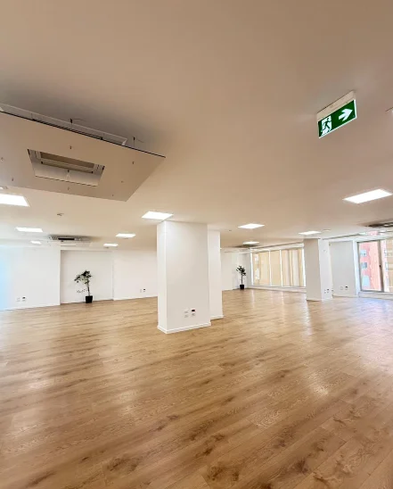 Jepet me qera zyre Kati 2, 583 m² 11.000 € (Kompleksi Delijorgji)