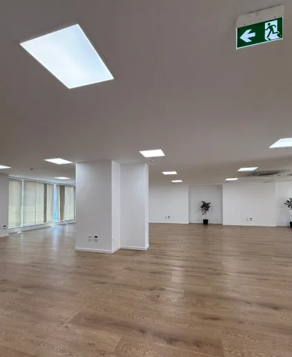 Jepet me qera zyre Kati 2, 583 m² 11.000 € (Kompleksi Delijorgji)