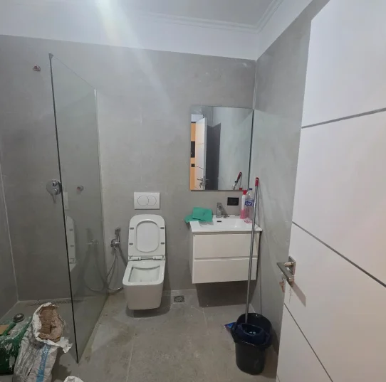 Tirane, jepet me qera apartament 2+1 Kati 5, 90 m² 800 € (Globe)