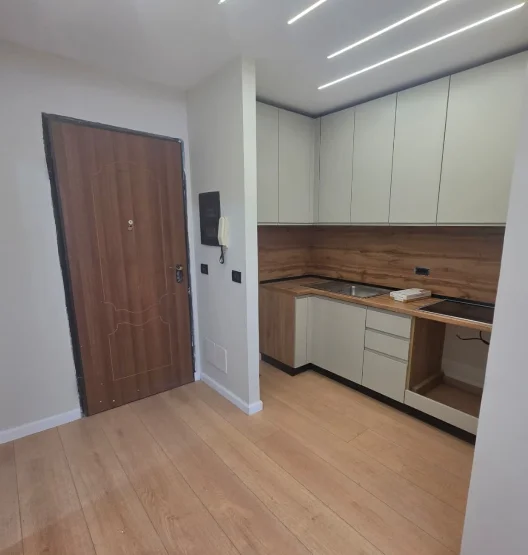 Tirane, jepet me qera apartament 2+1 Kati 5, 90 m² 800 € (Globe)