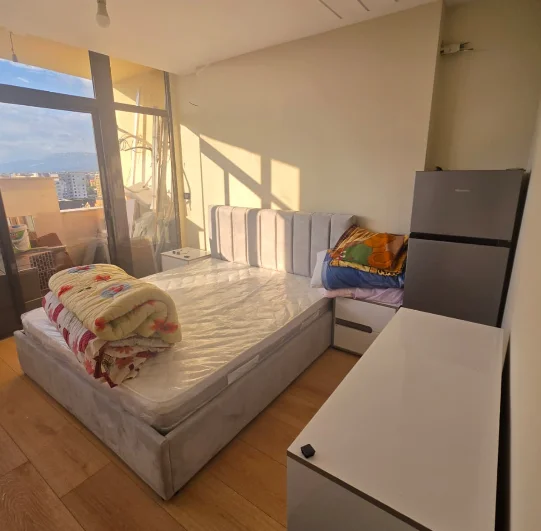 Tirane, jepet me qera apartament 2+1 Kati 5, 90 m² 800 € (Globe)