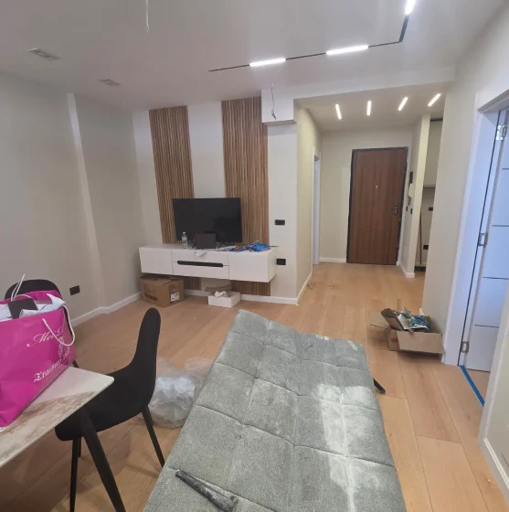 Tirane, jepet me qera apartament 2+1 Kati 5, 90 m² 800 € (Globe)