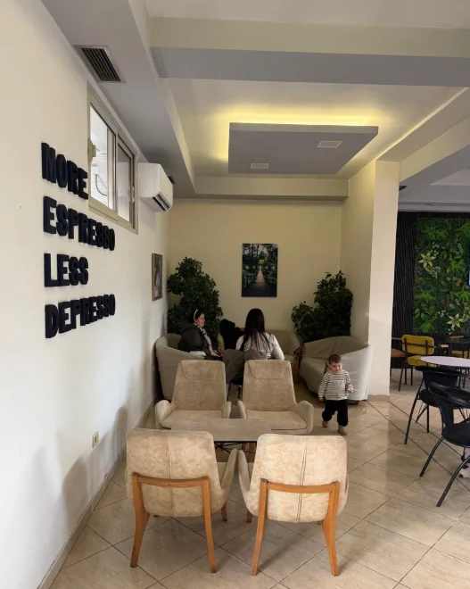 Tirane, jepet me qera bar-kafe Kati 0, 150 m² 1.200 € (Rruga Don Bosco)