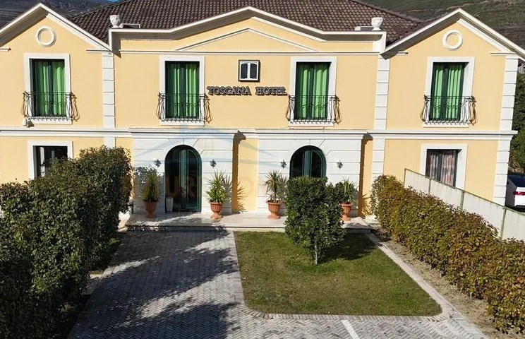 Elbasan, shitet hotel Kati 1, 670 m² 650.000 € (Rruga Nacionale Labinot - Elbasan.)