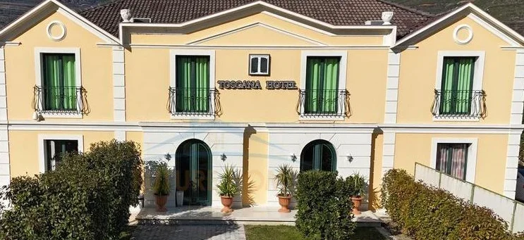 Elbasan, jepet me qera hotel Kati 1, 670 m² 2.500 € (Rruga Nacionale Labinot - Elbasan.)