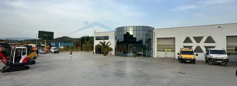Tirane, shitet magazine Kati 1, 1.263 m² 3.500.000 € (Vore)