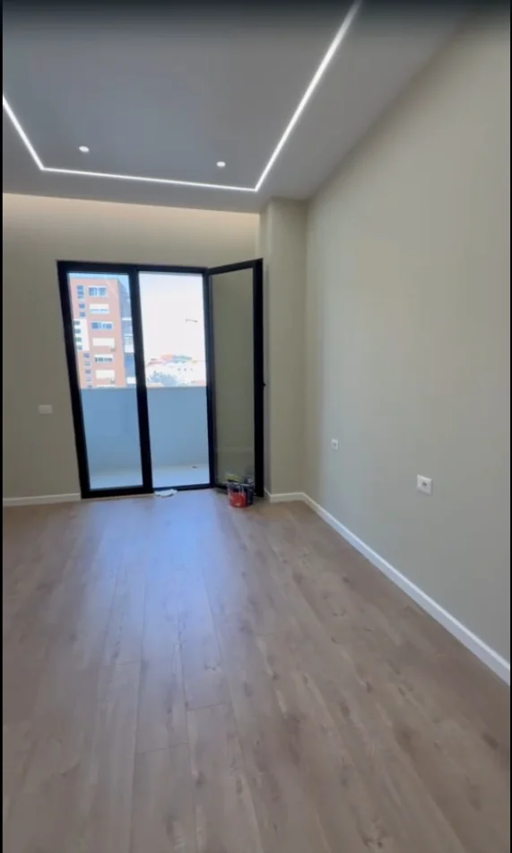 Tirane, shitet apartament 2+1+Ballkon , 118 m² 330.000 € (21 Dhjetori)