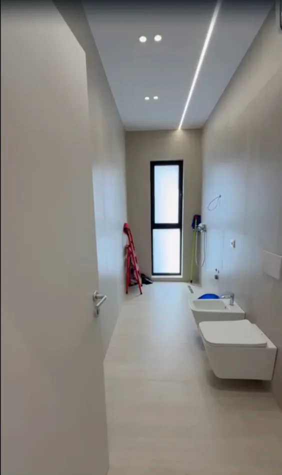 Tirane, shitet apartament 2+1+Ballkon , 118 m² 330.000 € (21 Dhjetori)