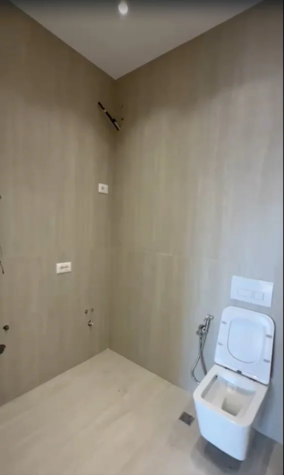 Tirane, shitet apartament 2+1+Ballkon , 118 m² 330.000 € (21 Dhjetori)