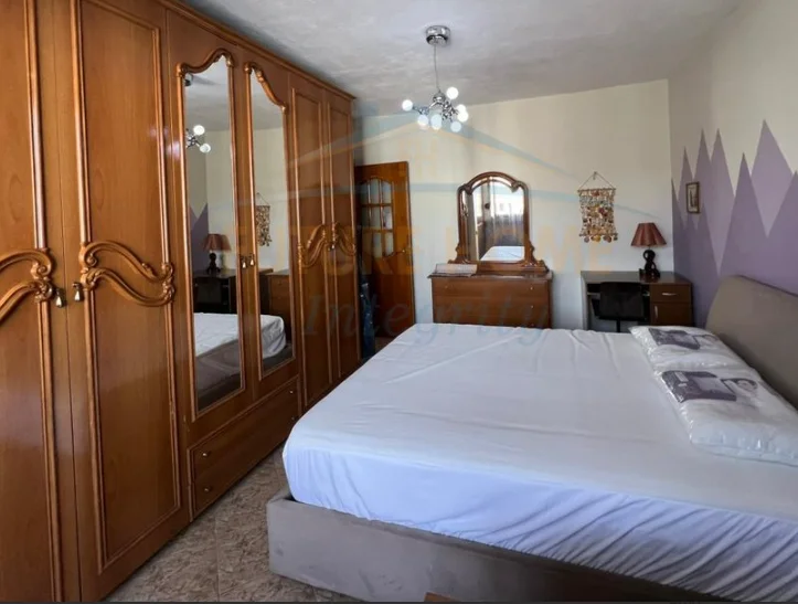 Tirane, jepet me qera apartament 1+1 Kati 5, 52 m² 475 € (Xhamlliku)