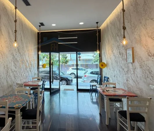 Tirane, jepet me qera ambjent biznesi Kati 0, 78 m² 1.300 € (Sheshi Willson)